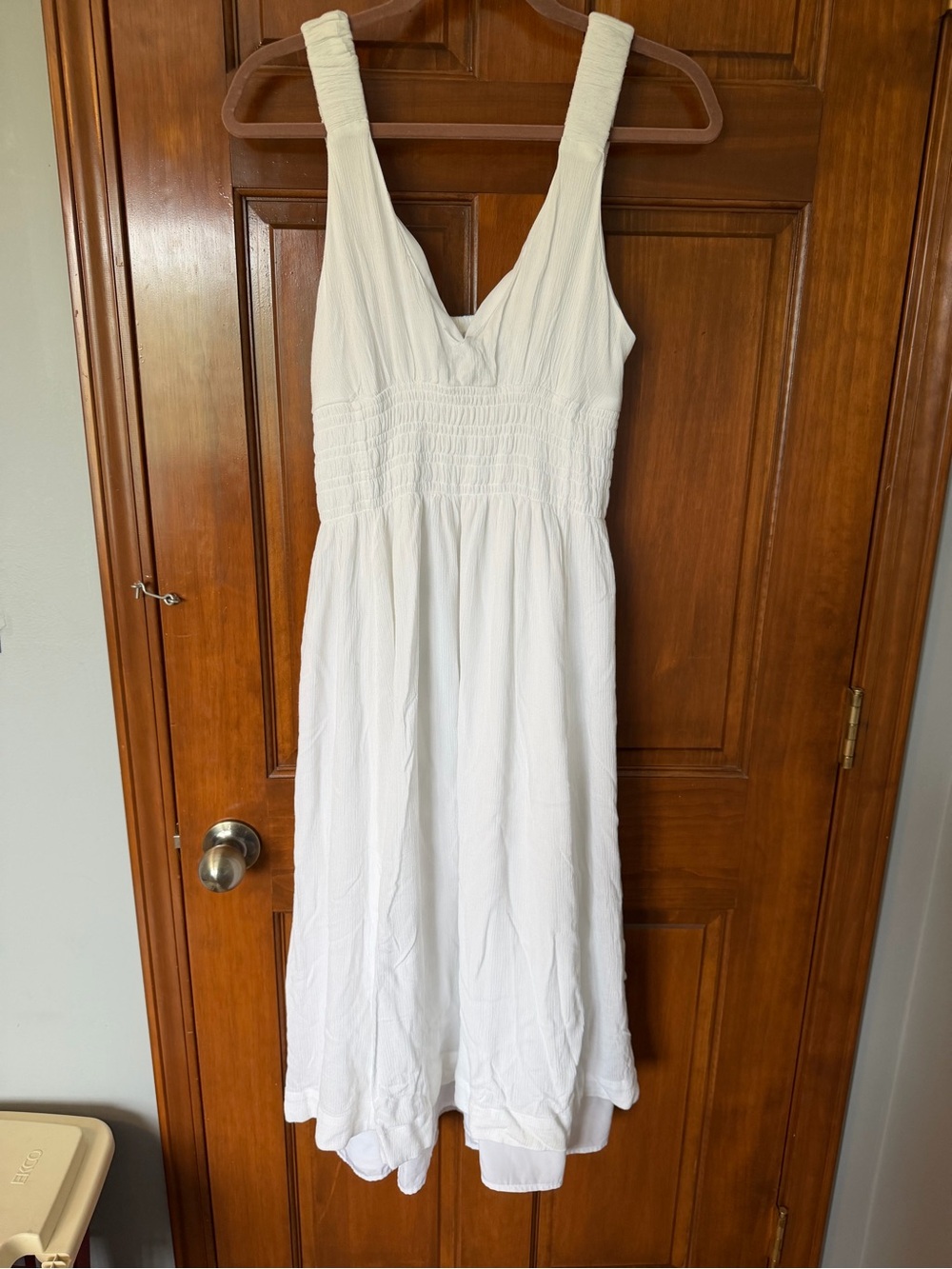 Abercrombie & Fitch white v-neck linen dress
